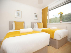 Spacious House Near Cardiff Bay, Ideal for monthly stays, perfect for contractors, Free Parking